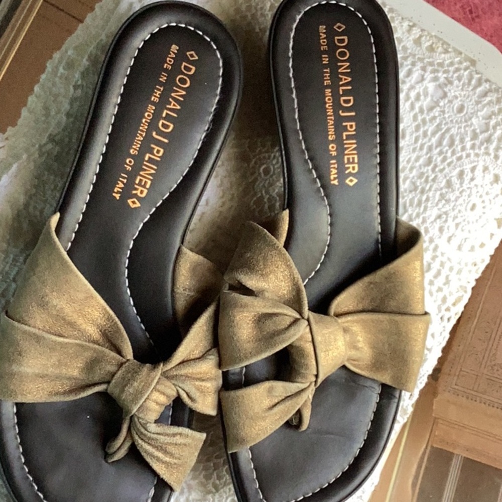 Donald J. Pliner Women's Brown Bow Sandals
